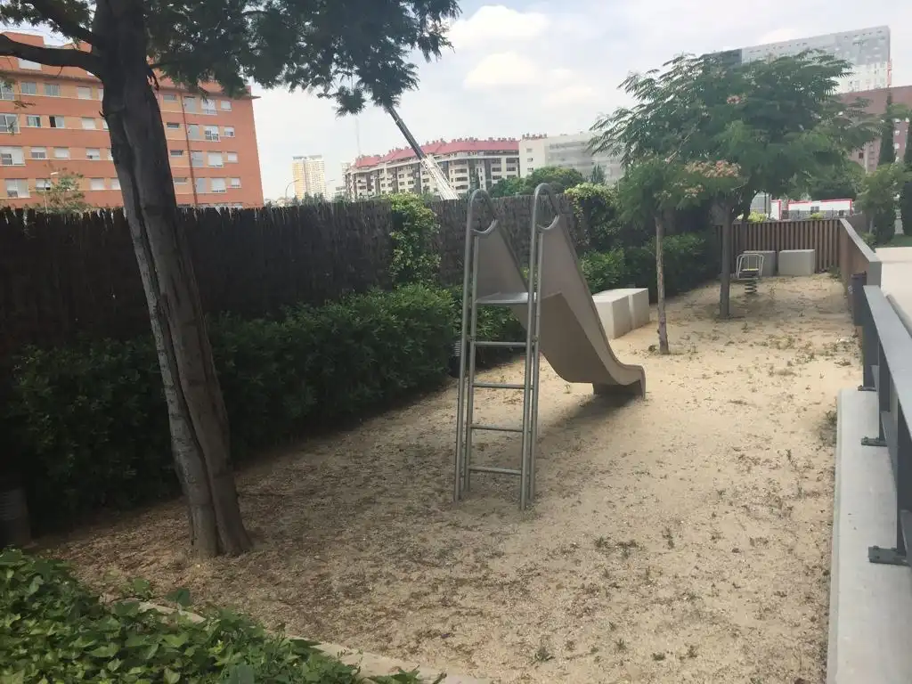 Parkplatz von Wohnung zur Miete in Madrid mit Klimaanlage, Heizung und Abstellraum