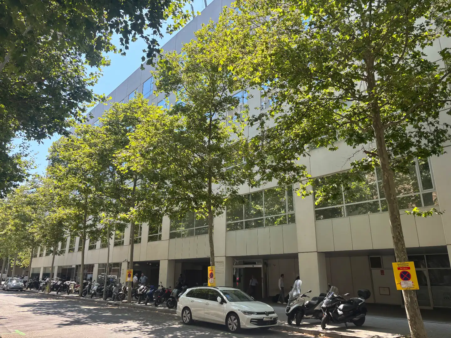 Außenansicht von Büro zum Verkauf in Barcelona mit Klimaanlage, Heizung und Internet