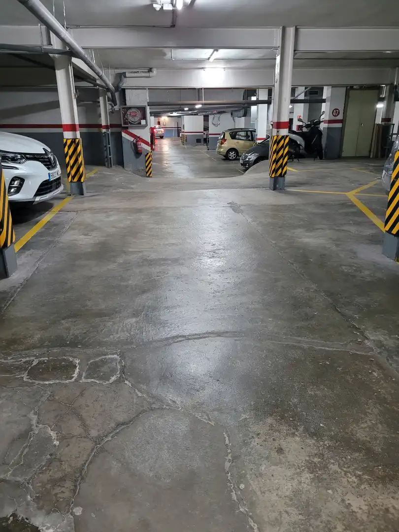 Parkplatz von Garage zum Verkauf in Badalona