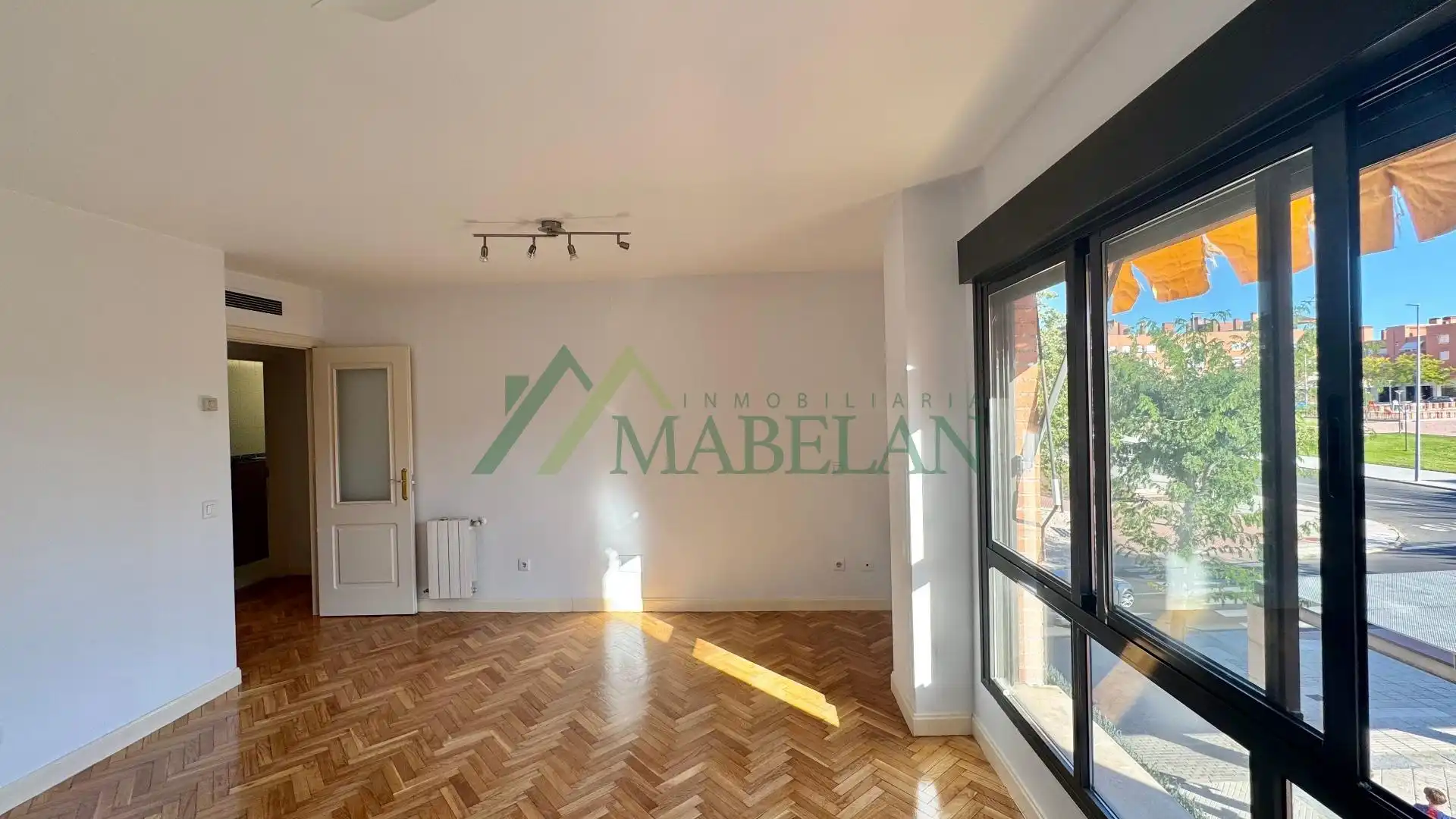 Sala de estar de Piso de alquiler en Las Rozas de Madrid con Calefacción, Parquet y Piscina comunitaria