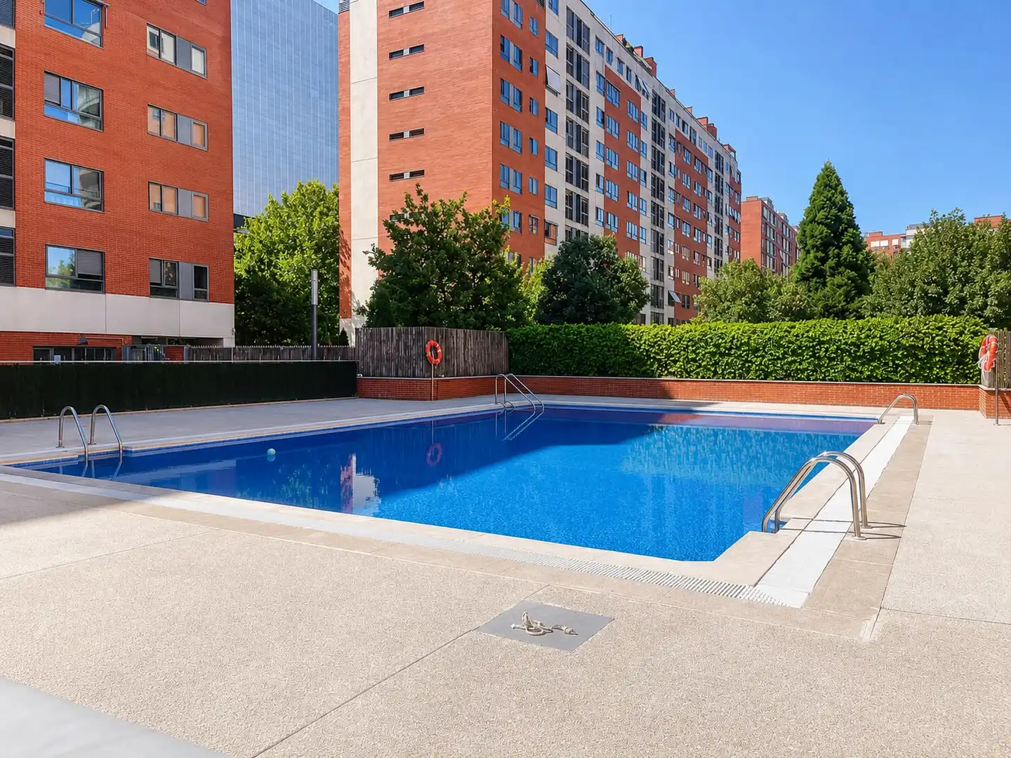 Swimming pool of Flat for sale in Madrid  with Air Conditioner, Private garden and Storage room