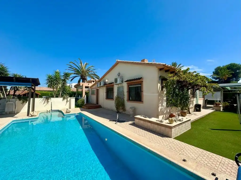 Casa amb piscina en venda a Orihuela Costa
