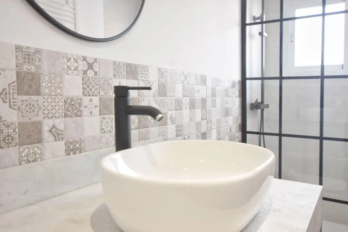 Bathroom of Flat for sale in Madrid  with Air Conditioner, Heating and Terrace