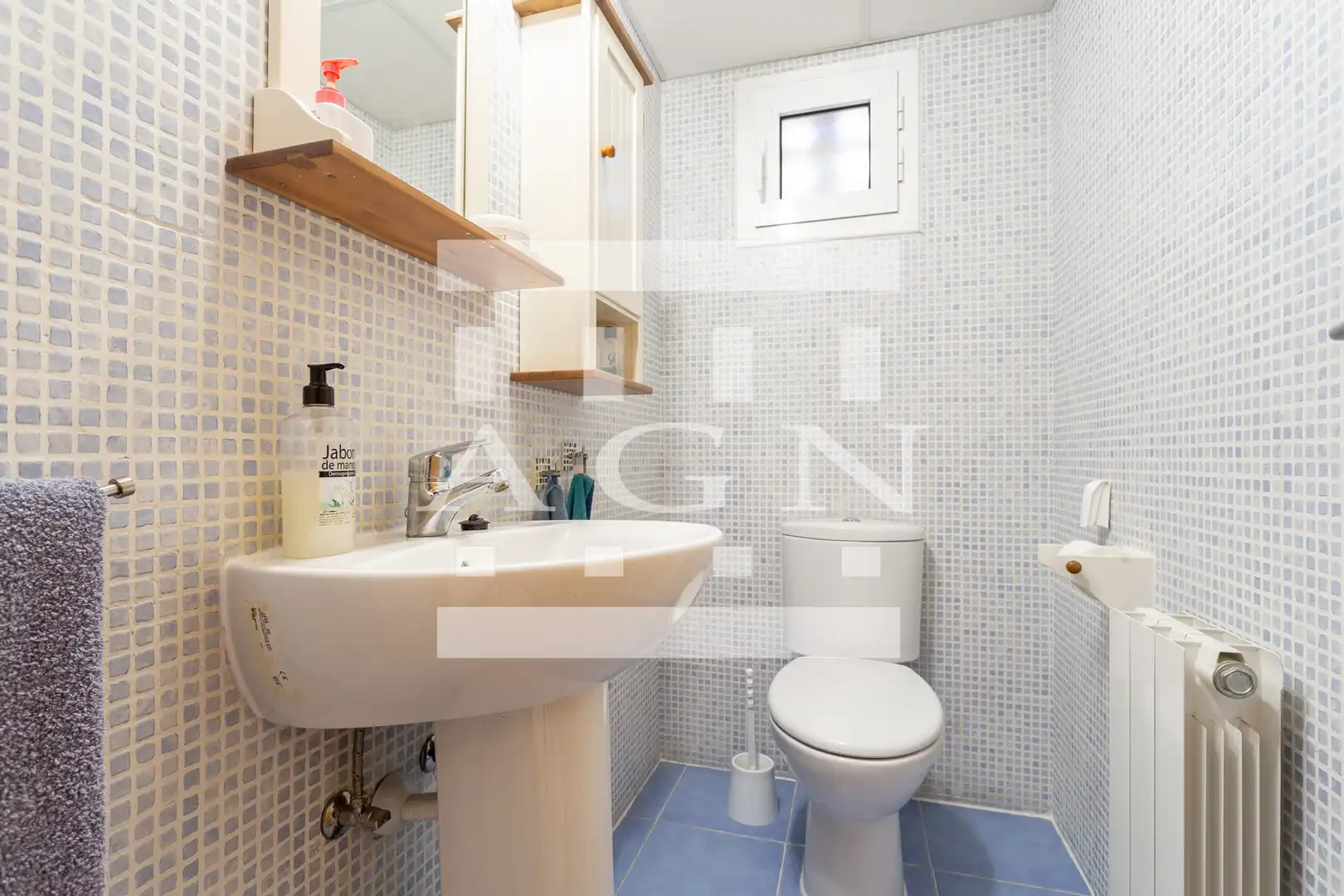 Badezimmer von Einfamilien-Reihenhaus zum Verkauf in Cambrils mit Klimaanlage, Heizung und Privatgarten