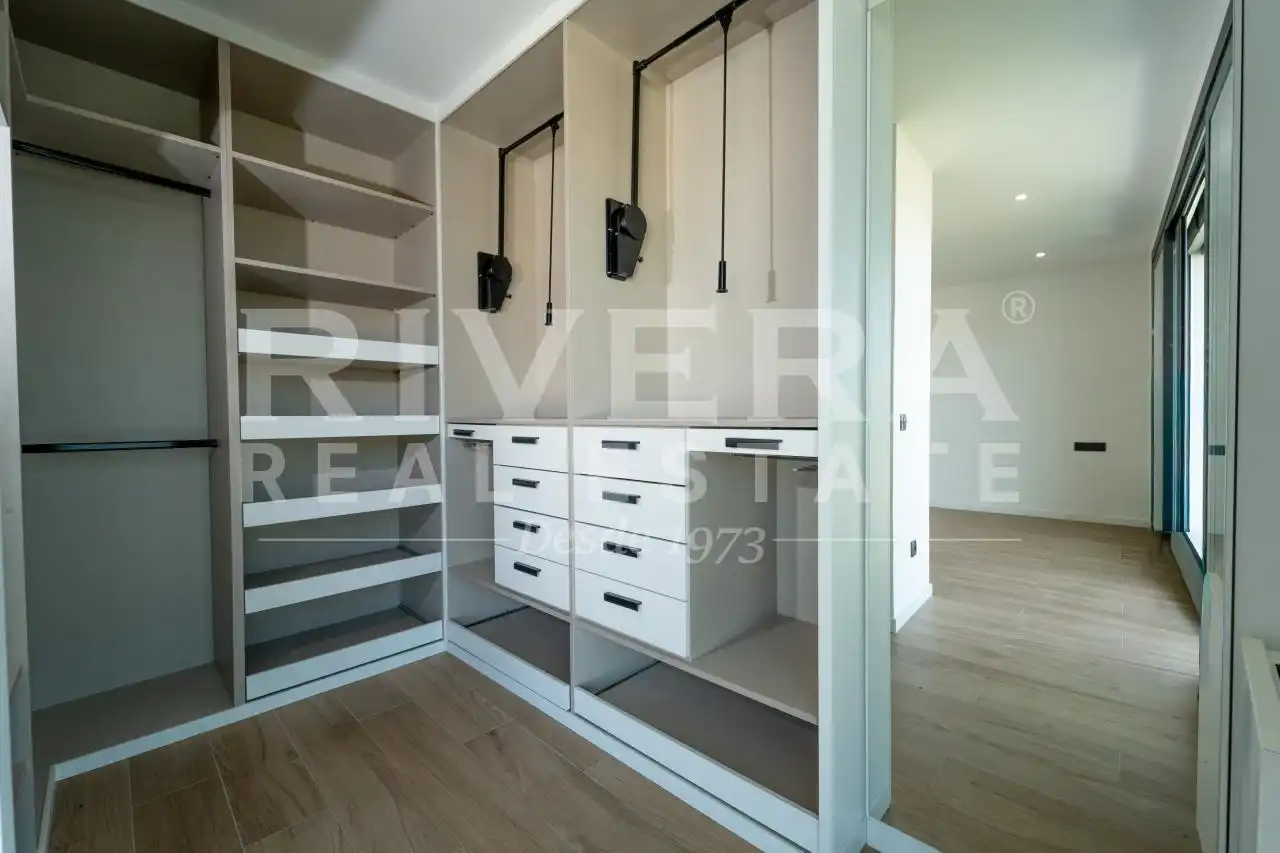 Habitación de Casa adosada en venta en Vigo  con Calefacción y Jardín privado
