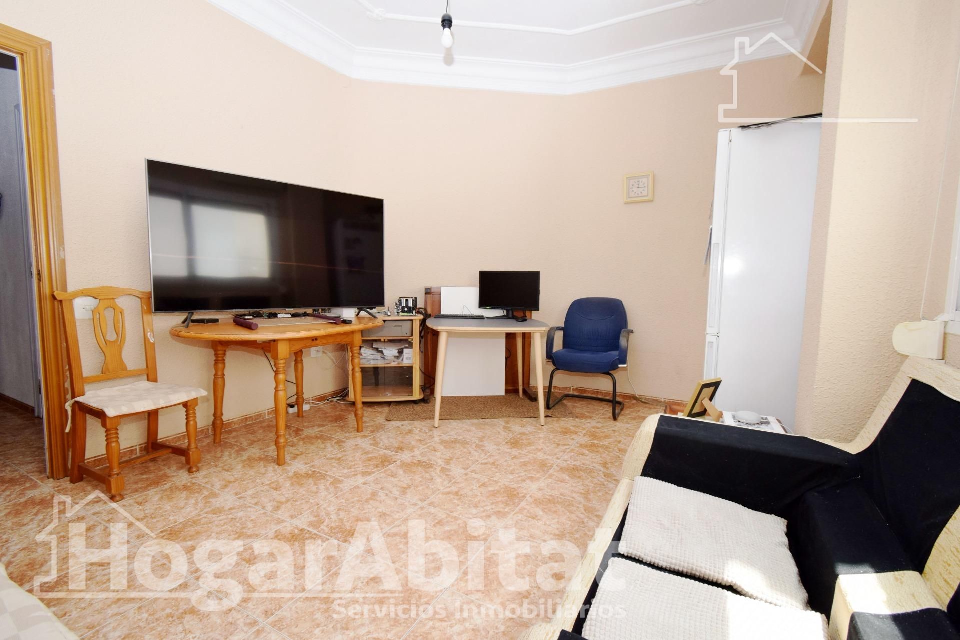 Living room of Flat for sale in  Valencia Capital  with Air Conditioner, Heating and Balcony