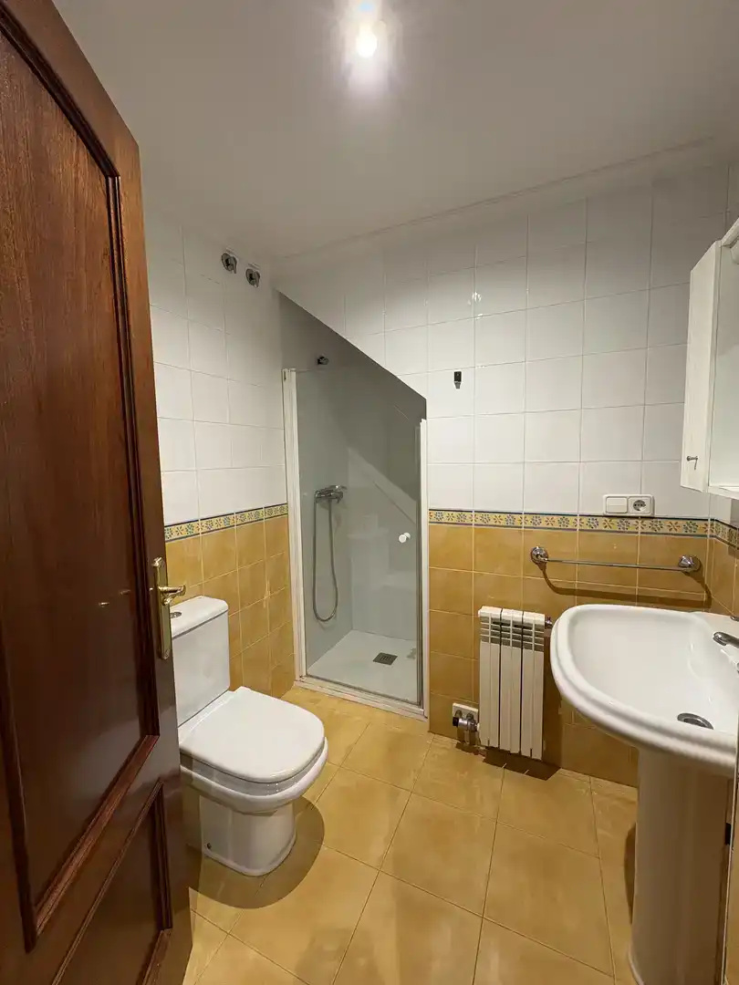 Bany de Pis de lloguer en Nigrán amb Piscina i Balcó