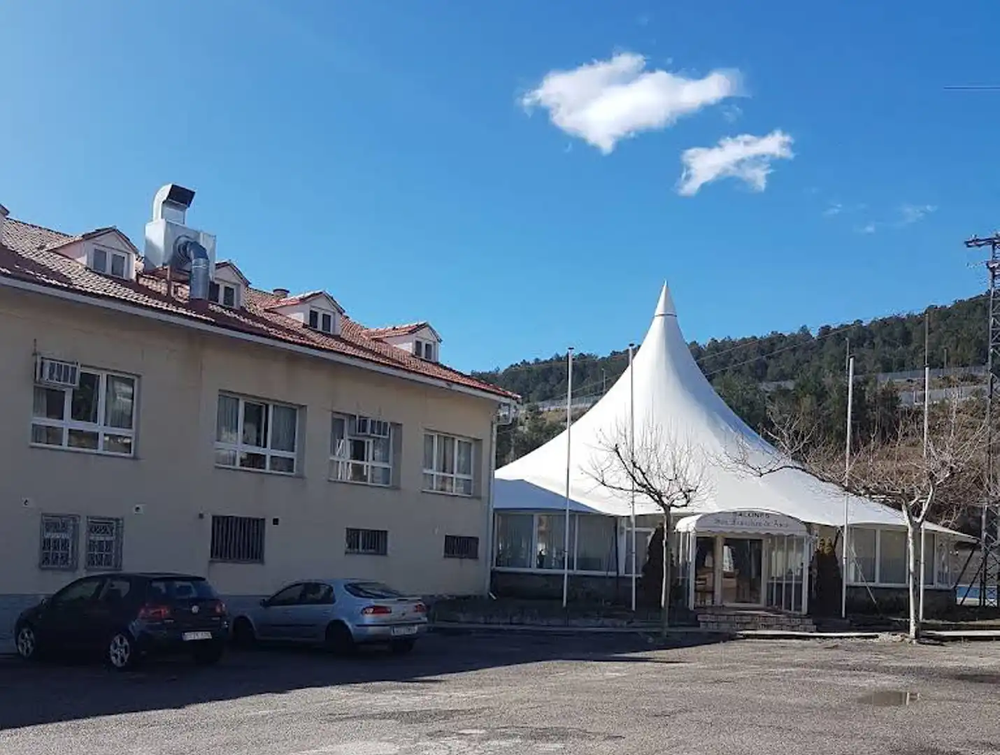 Außenansicht von Gebäude zum Verkauf in Guadarrama