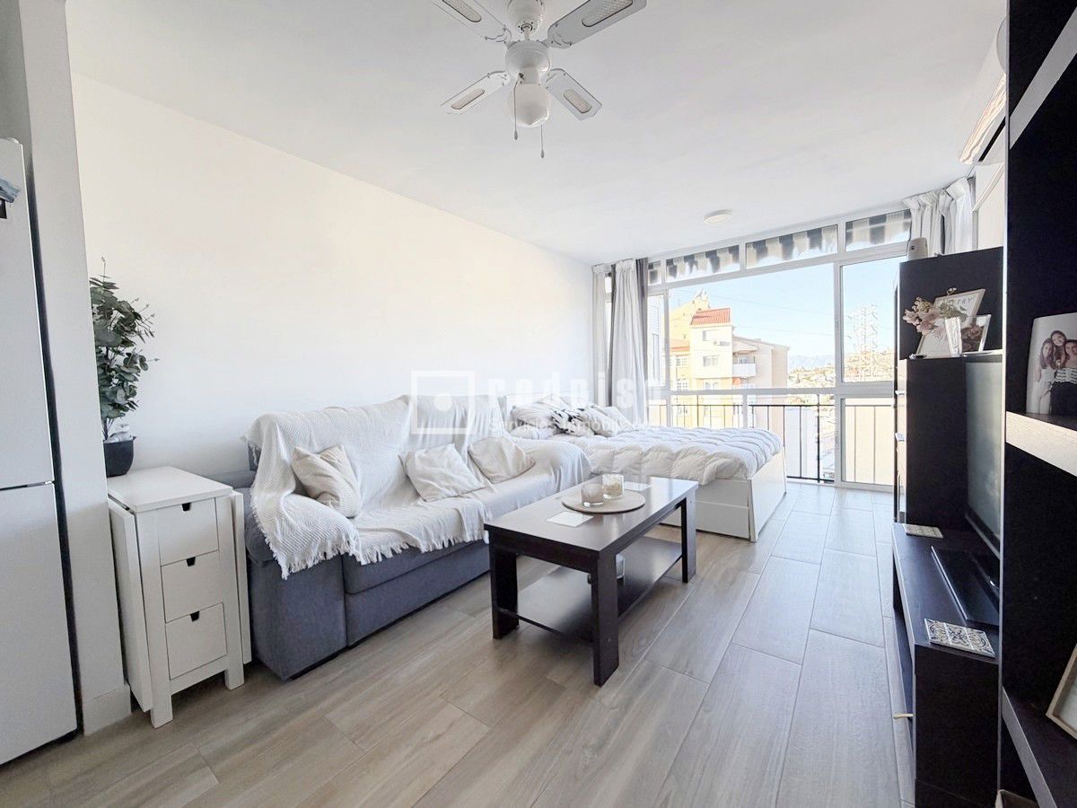 Sala d'estar de Estudi en venda en Rincón de la Victoria amb Terrassa