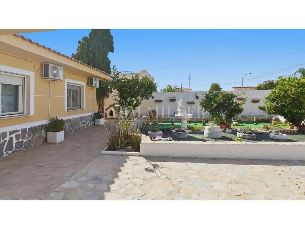 Exterior view of Houses for sale in La Huerta  