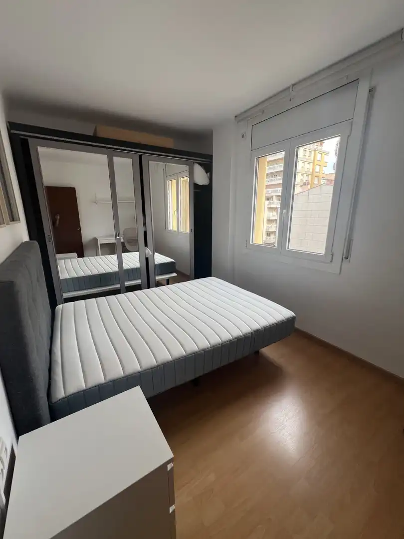 Habitación de Piso de alquiler en Girona con Calefacción, Terraza y Trastero