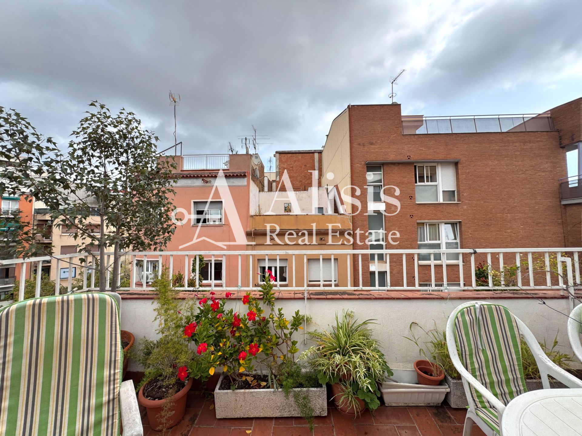 Vista exterior de Casa adosada en venda en  Barcelona Capital amb Aire condicionat, Calefacció i Terrassa