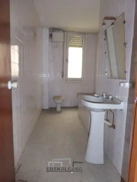Bathroom of Flat for sale in Basurtu - Zorrotza
