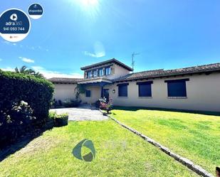 Vista exterior de Casa o xalet en venda en Villamediana de Iregua amb Calefacció, Jardí privat i Terrassa