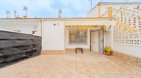 Foto 2 de Casa adosada en venta en Torreta II, Zona Carrefour - Urbanizaciones, Torrevieja