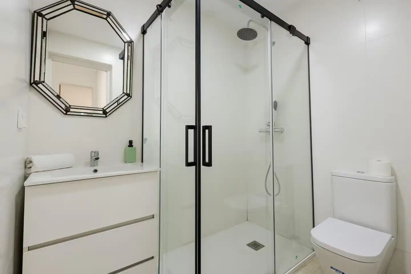 Badezimmer von Wohnung zur Miete in Centro