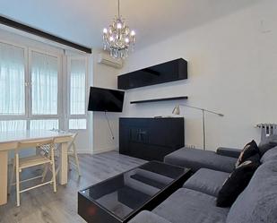 Living room of Flat to rent in  Madrid Capital  with Air Conditioner, Heating and Balcony