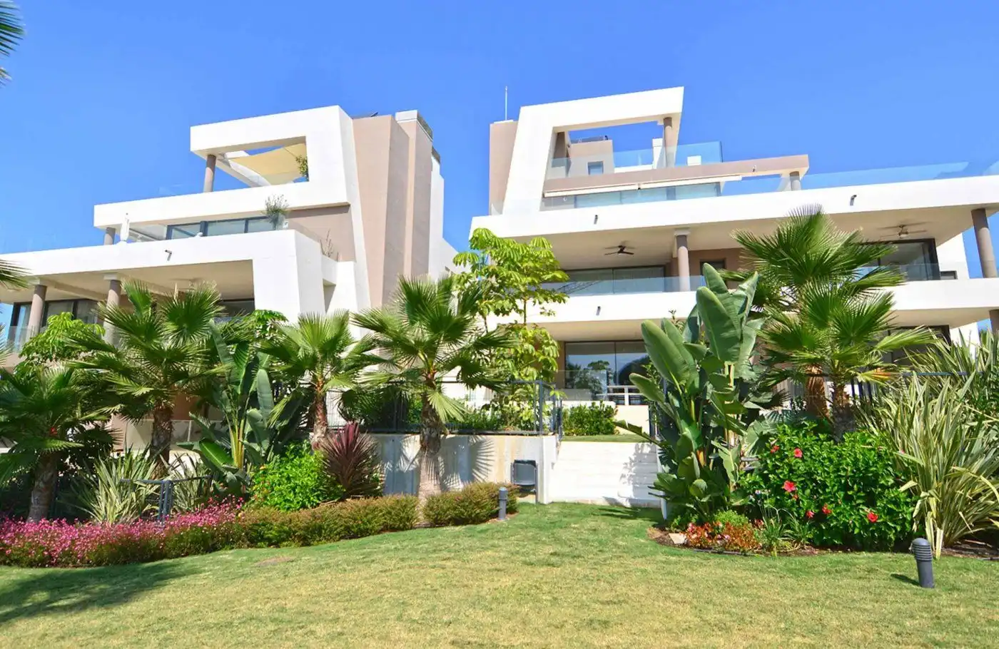 Apartamento con piscina en venta en El Faro de Calaburra - Chaparral, imagen 2