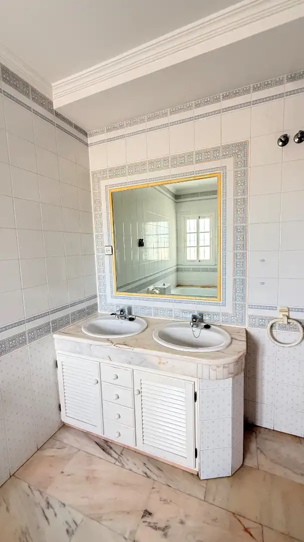 Badezimmer von Dachboden zum Verkauf in Vélez-Málaga mit Terrasse, Möbliert und Ofen