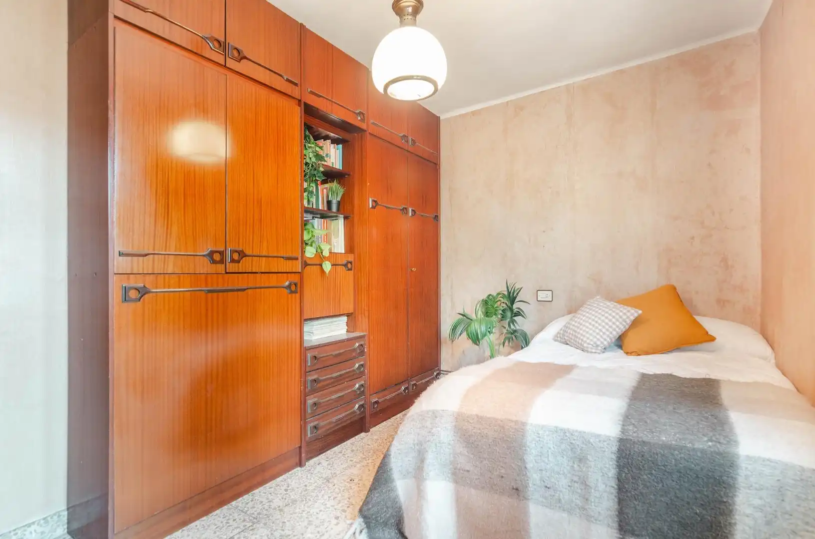 Habitación de Ático en venta en Mieres (Asturias) con Calefacción y Terraza