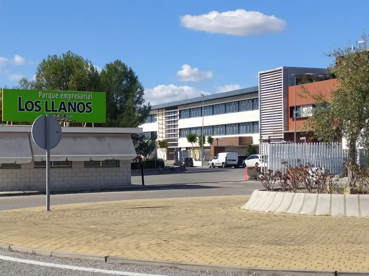 Vista exterior de Oficina en venda en Salteras