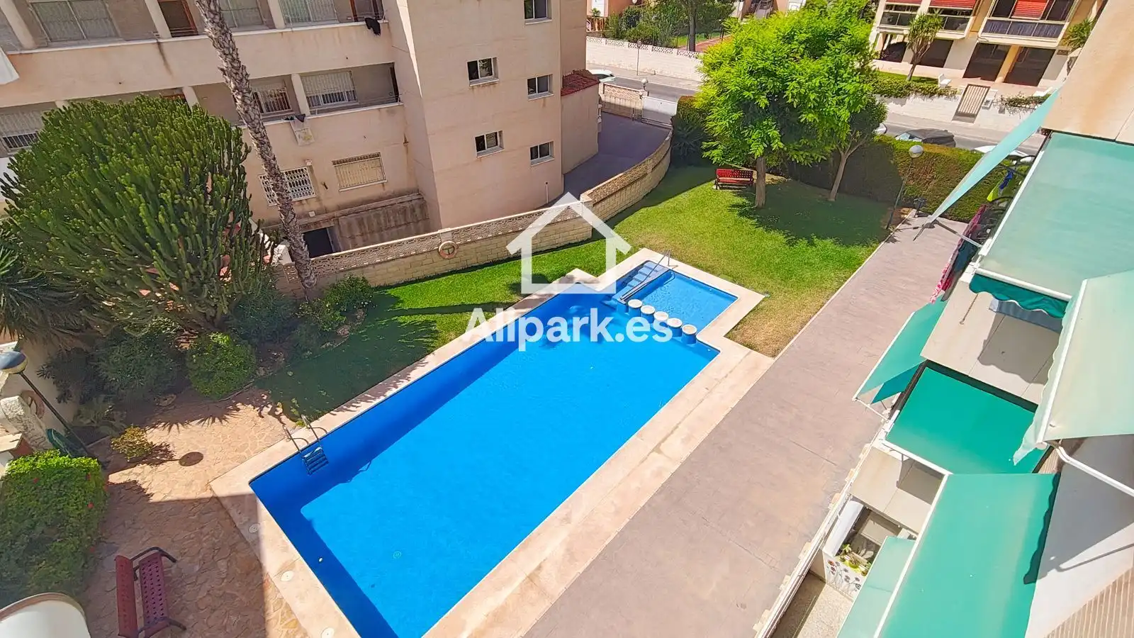 Außenansicht von Wohnung zum Verkauf in El Campello mit Terrasse, Schwimmbad und Gemeinschaftspool