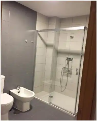 Baño de Piso de alquiler en Sevilla con Aire acondicionado y Calefacción