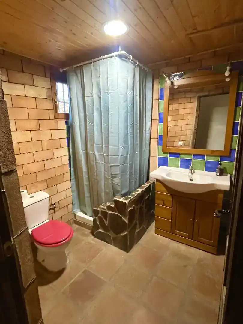 Bany de Finca rústica en venda en Vélez-Málaga amb Jardí privat, Parquet i Piscina