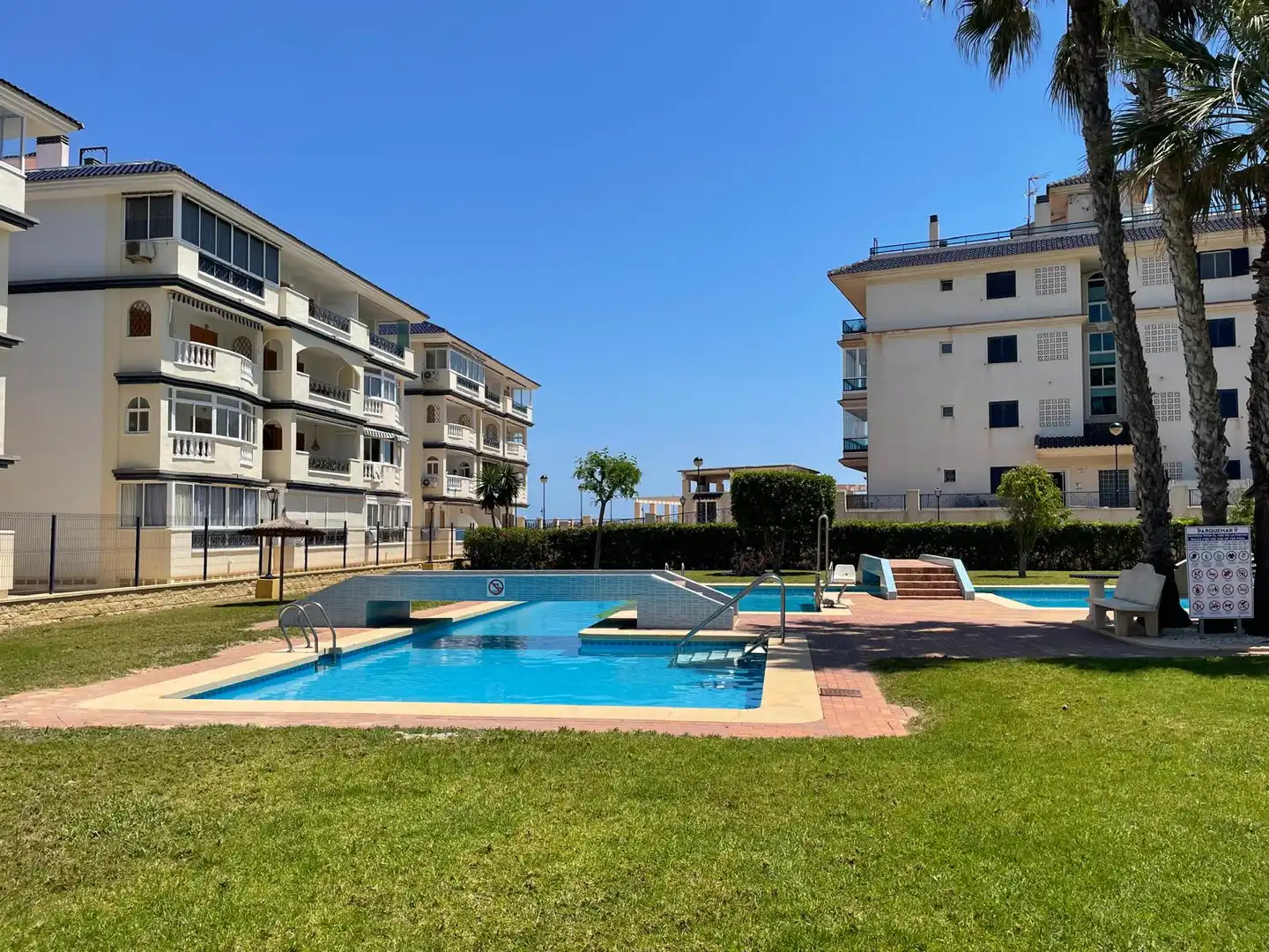 Swimming pool of Flat for sale in Torrevieja  with Air Conditioner, Terrace and Community pool