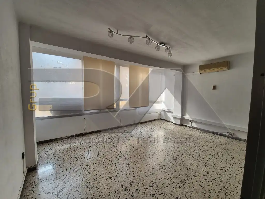 Wohnzimmer von Büro zum Verkauf in Tarragona mit Klimaanlage