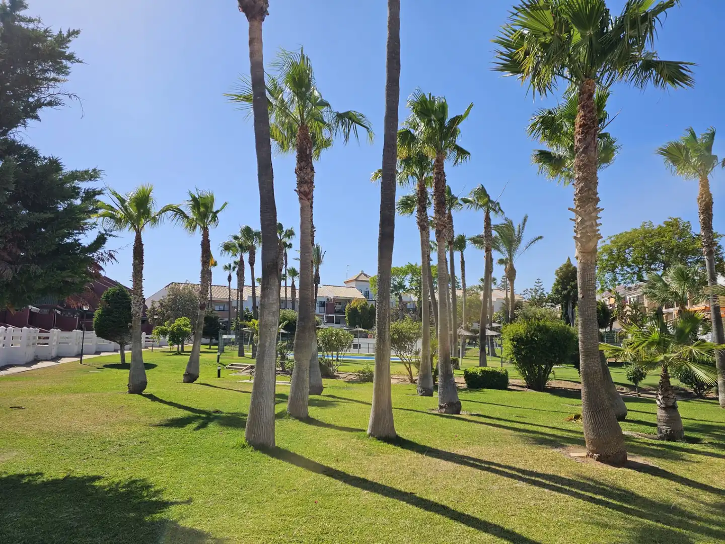 Vista exterior de Apartamento de alquiler en Chiclana de la Frontera con Aire acondicionado, Amueblado y Horno