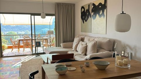 Foto 2 de Apartamento en venta en Calle Pico Alcazaba, 21, Benatalaya, Estepona