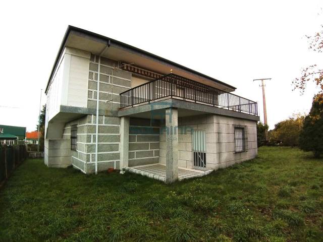 Casa-chalet en Venta en Nogueira de Ramuín