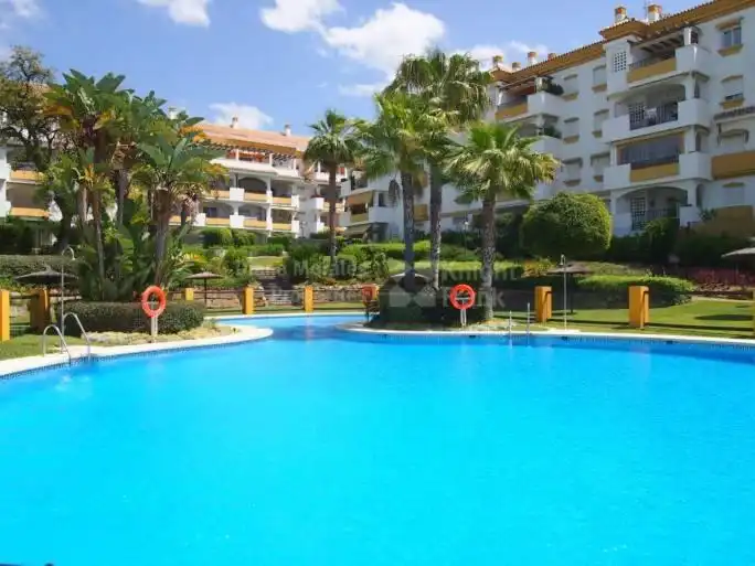 Vista exterior de Apartamento de alquiler en Marbella con Aire acondicionado, Amueblado y Piscina comunitaria