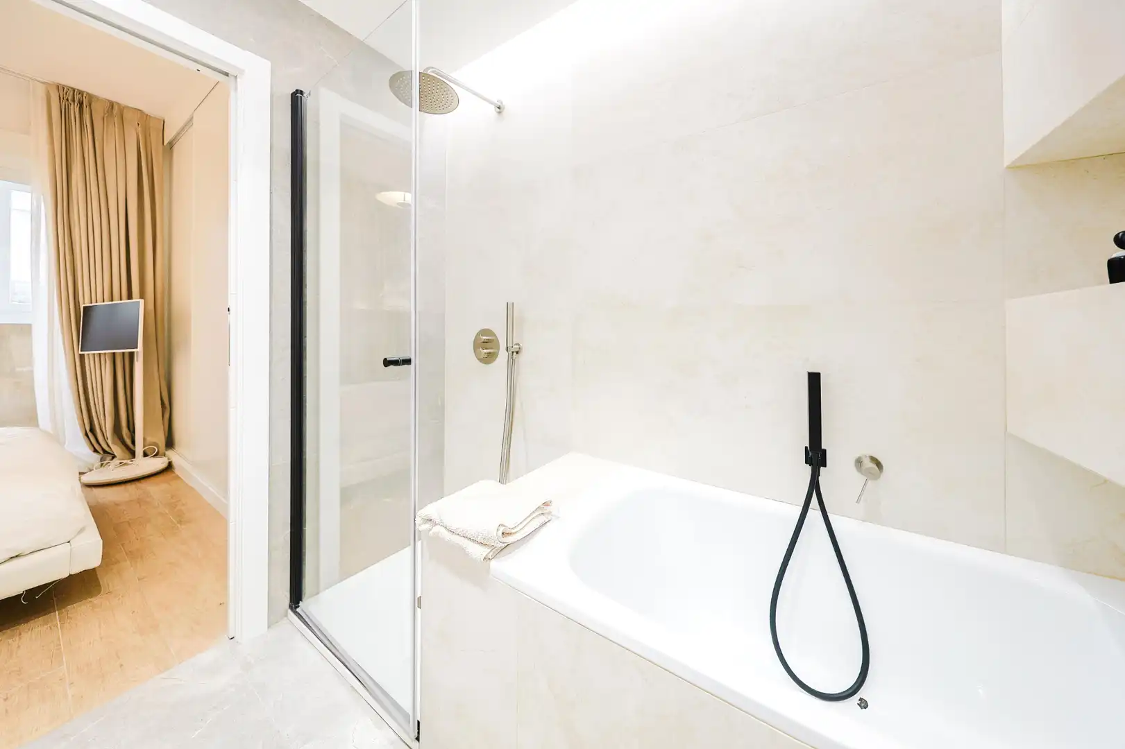 Bathroom of Attic for sale in Madrid  with Air Conditioner, Heating and Parquet flooring