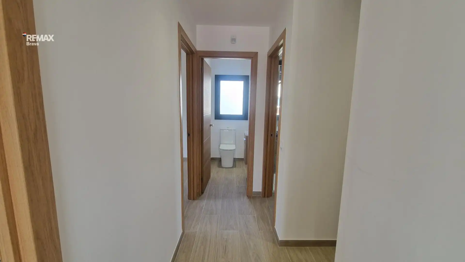 Wohnung zum Verkauf in Empuriabrava mit Klimaanlage, Privatgarten und Terrasse