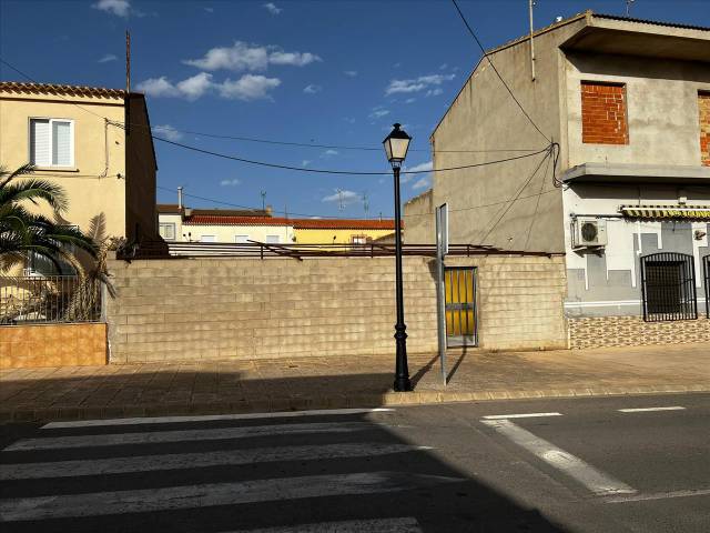 Terreno residencial en Venta en Calvario Y Cl Doctor Fleming en Abengibre