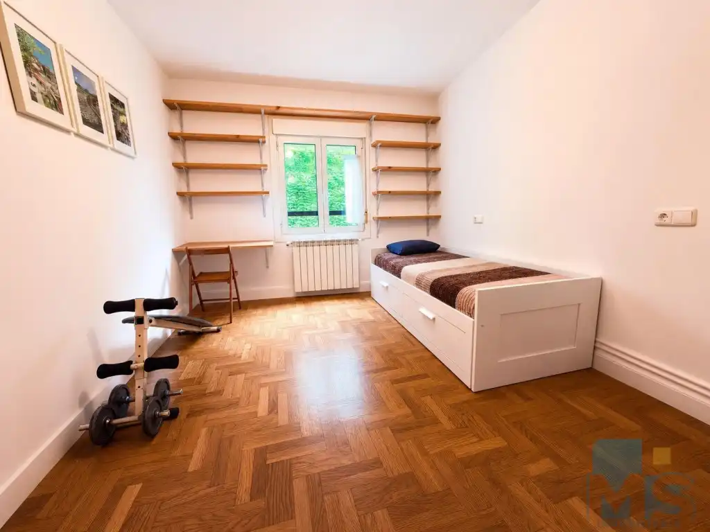 Schlafzimmer von Wohnung zum Verkauf in Pasaia mit Ofen