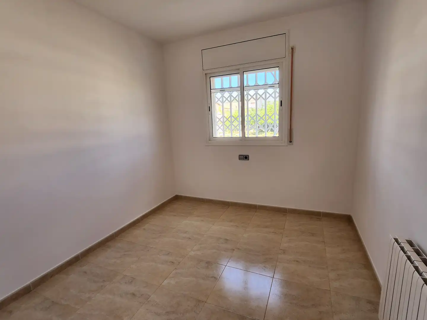 Habitación de Casa adosada en venta en Roda de Berà con Aire acondicionado, Calefacción y Terraza