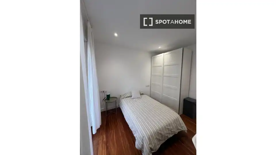Dormitori de Apartament per a compartir en Bilbao  amb Aire condicionat, Calefacció i Terrassa