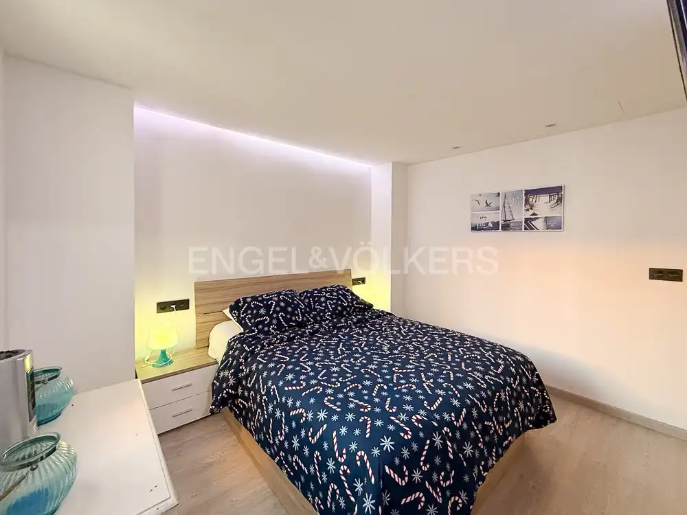 Bedroom of Flat for rent in Valencia  with Air Conditioner, Heating and Furnished