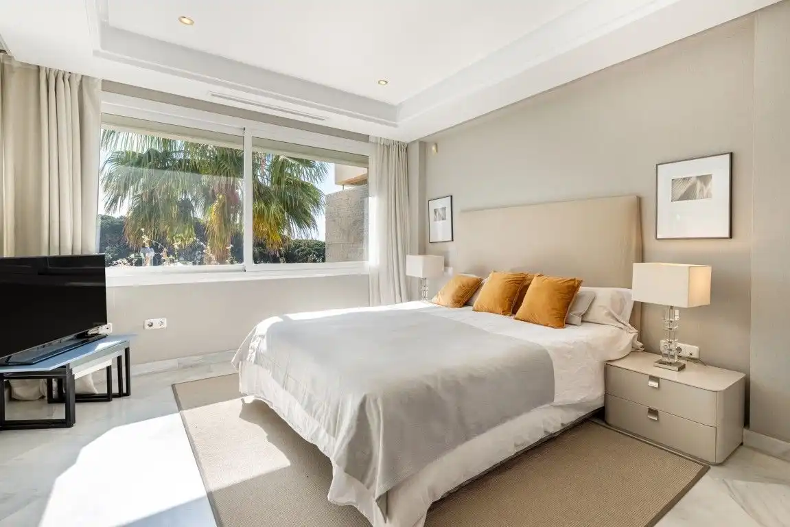 Habitación de Apartamento en venta en Marbella con Aire acondicionado, Calefacción y Trastero
