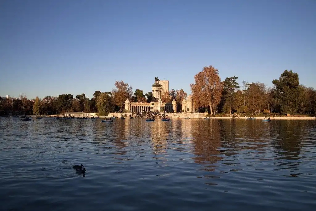 Außenansicht von Wohnungen zur Miete in Madrid mit Klimaanlage, Heizung und Parkett