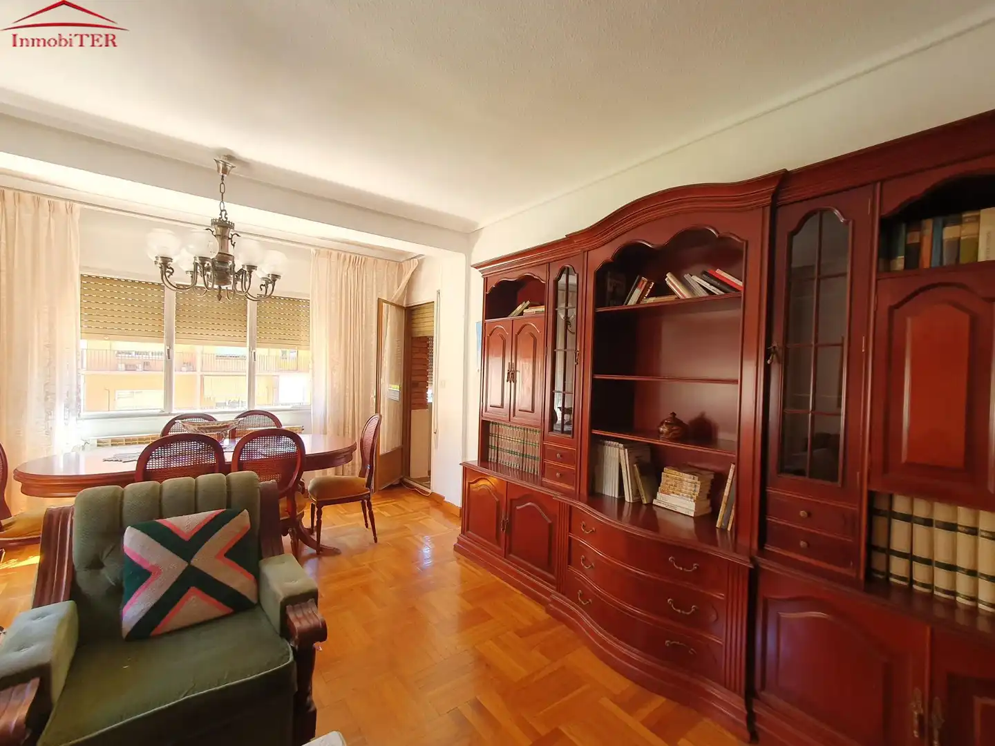 Sala d'estar de Pis en venda en Teruel amb Calefacció, Parquet i Traster