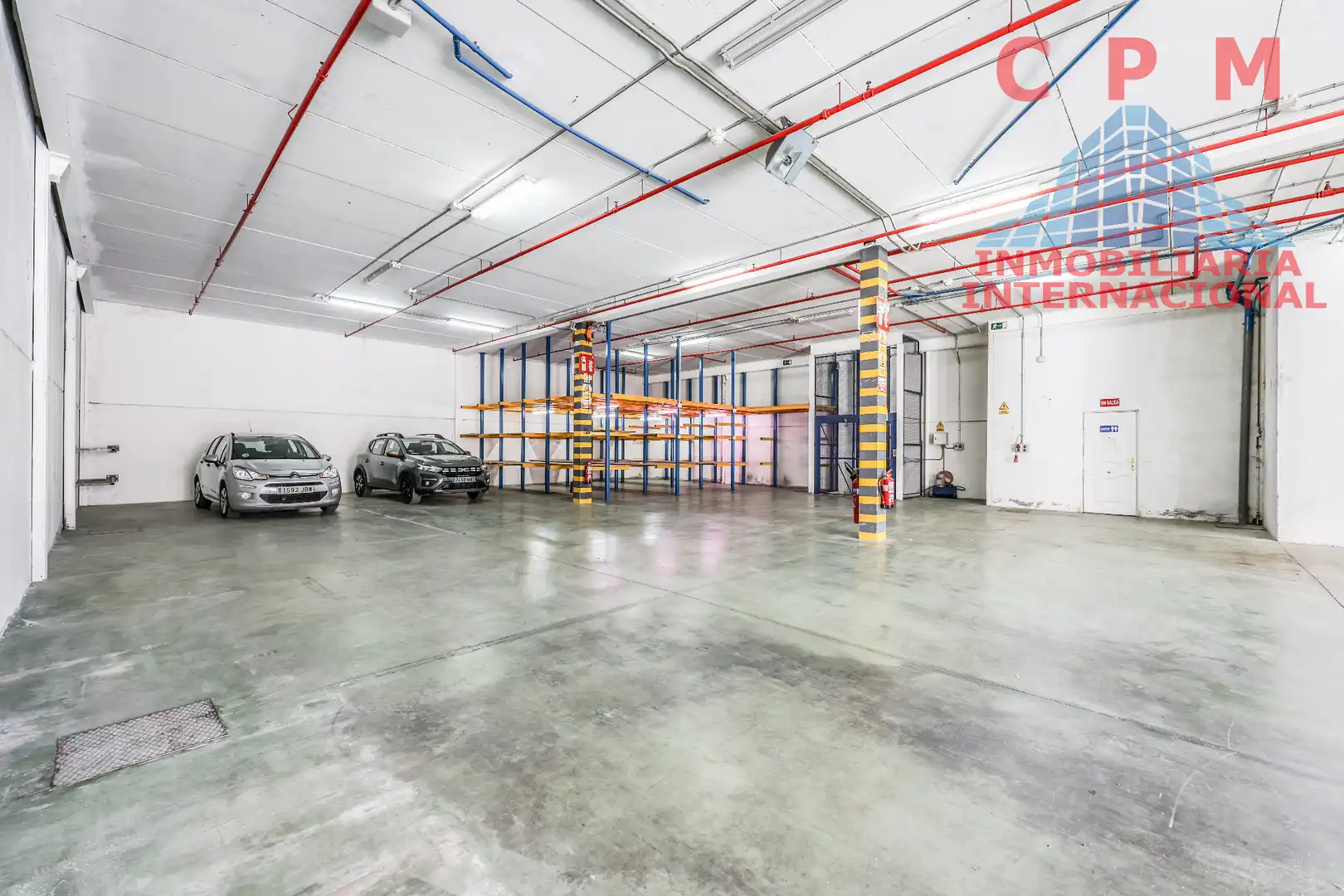Parkplatz von Fabrikhallen zur Miete in Leganés mit Heizung und Alarm
