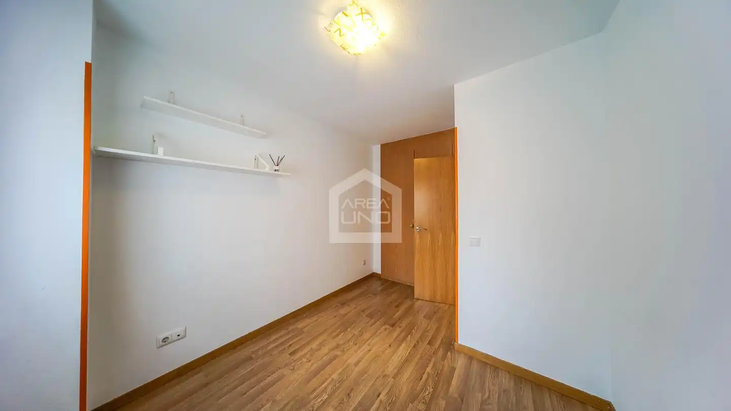 Habitación de Planta baja en venta en Alcorcón con Calefacción, Trastero y Piscina comunitaria