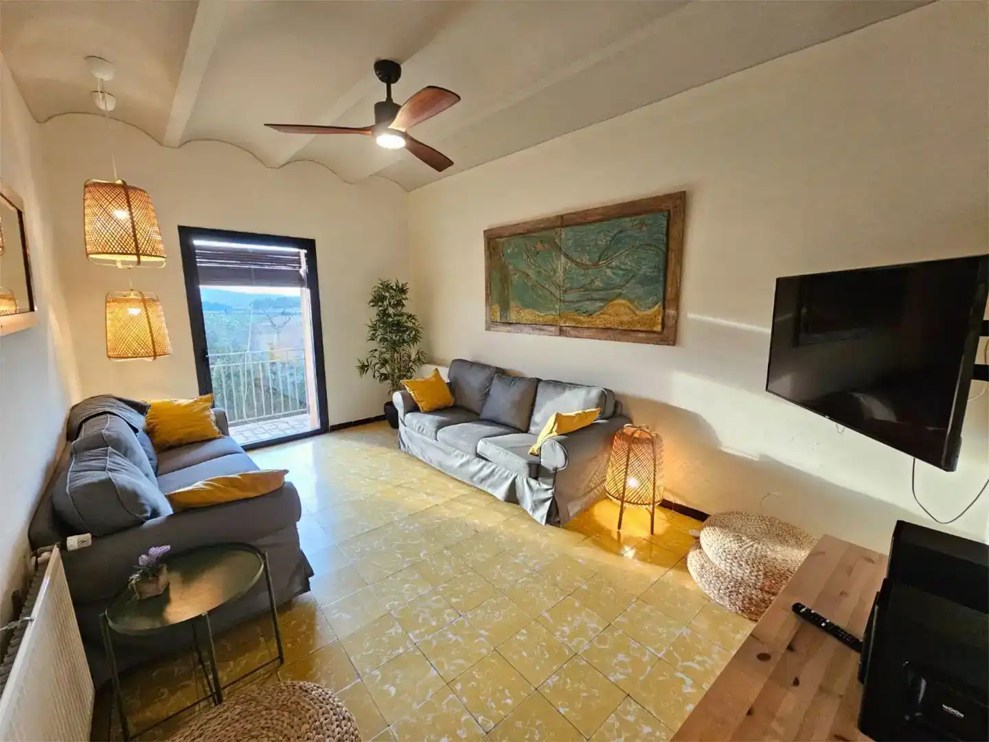 Sala de estar de Finca rústica en venta en Sant Mori con Aire acondicionado, Jardín privado y Piscina
