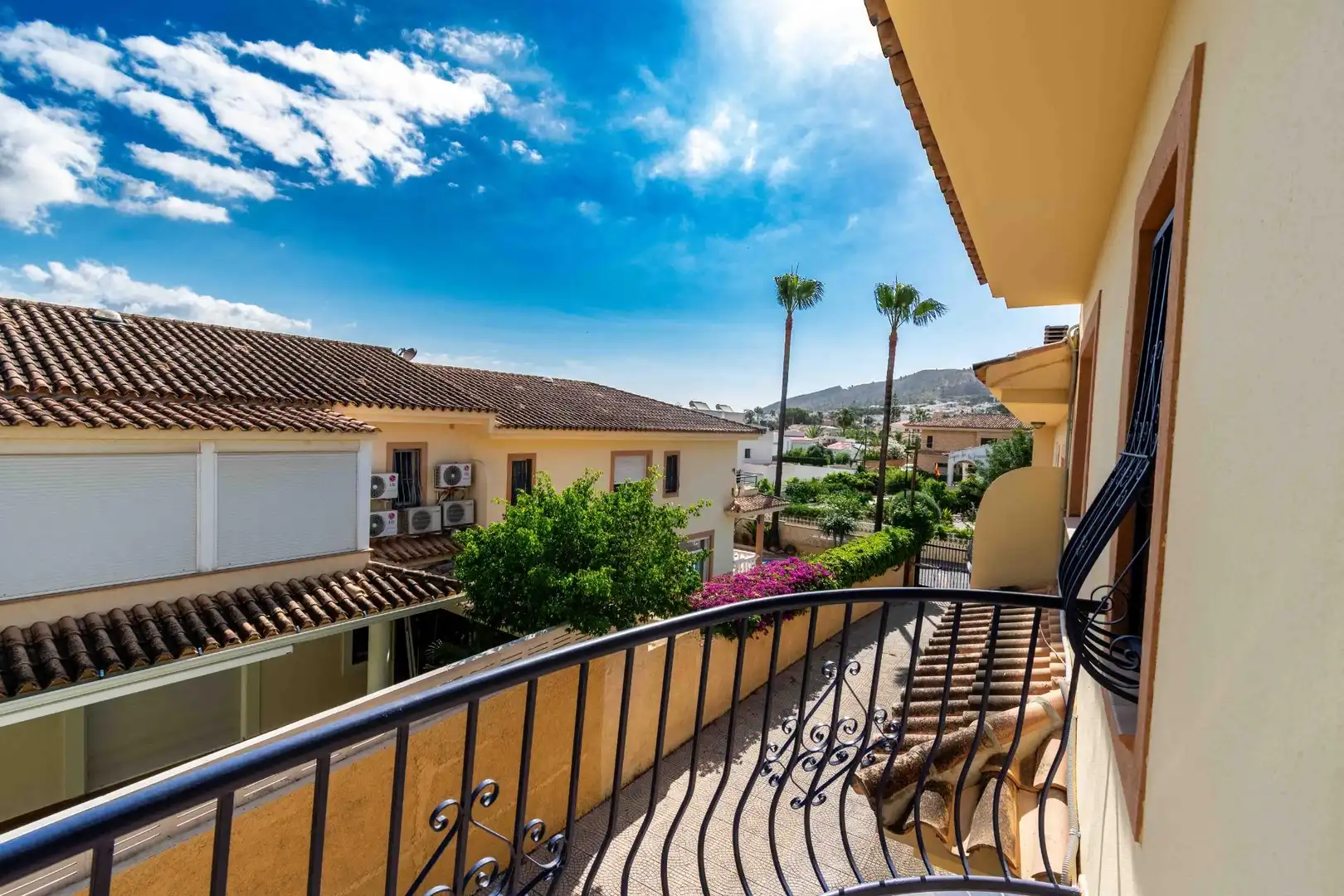 Exterior view of Detached homes for sale in L'Alfàs del Pi  with Air Conditioner, Private garden and Swimming Pool
