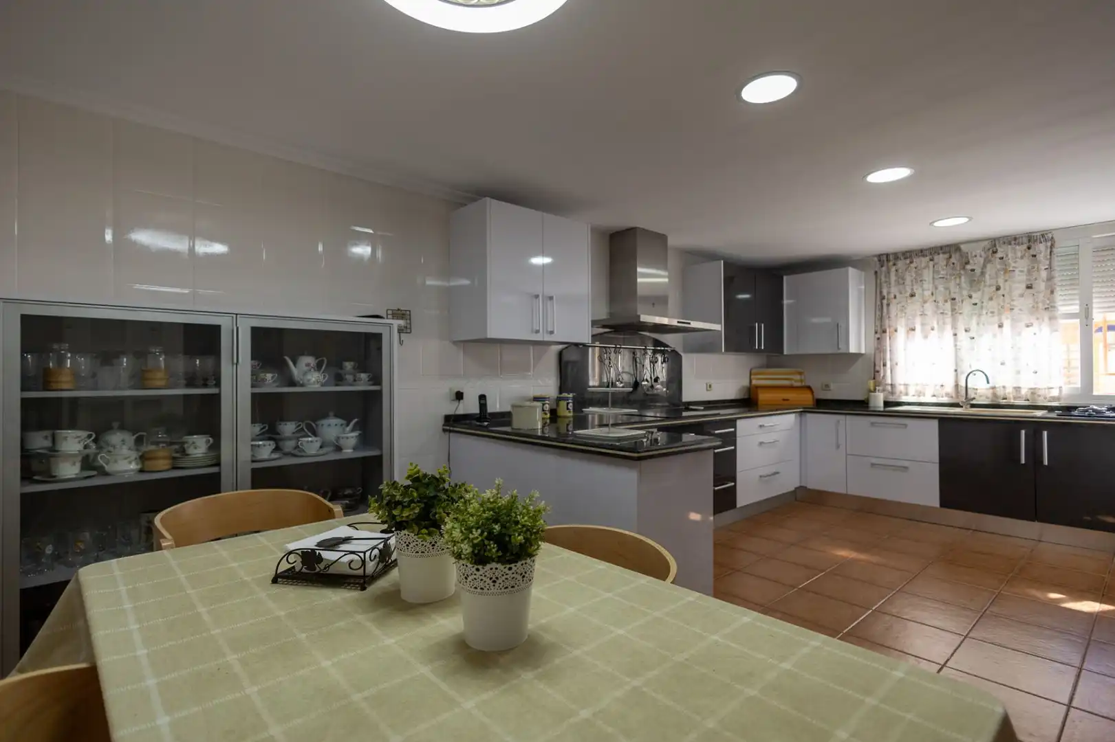Cocina de Casa o chalet en venta en Melilla con Aire acondicionado, Calefacción y Jardín privado