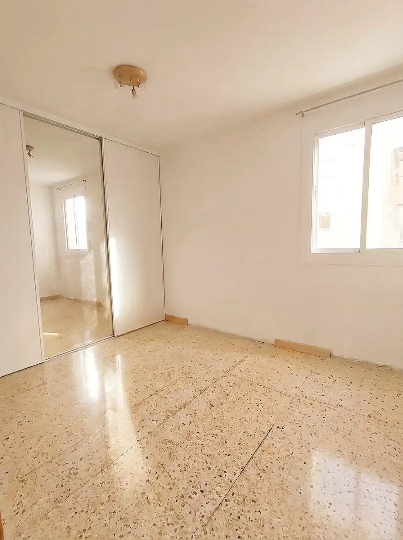 Dormitori de Pis en venda en Barcelona amb Parquet i Balcó